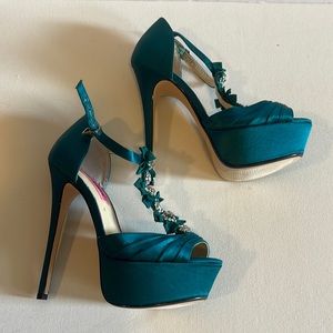 Betsey Johnson NEW elizabeth teal satin pumps heel 6.5 Crystals Wedding